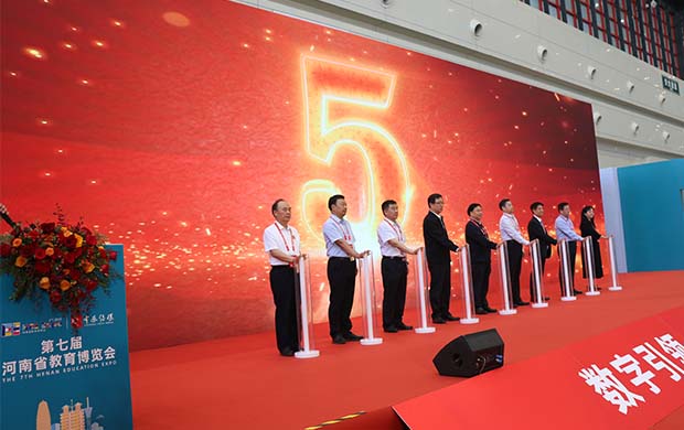 市场营销部与研发设计部——郑州实验室装备展览会亮相新产品